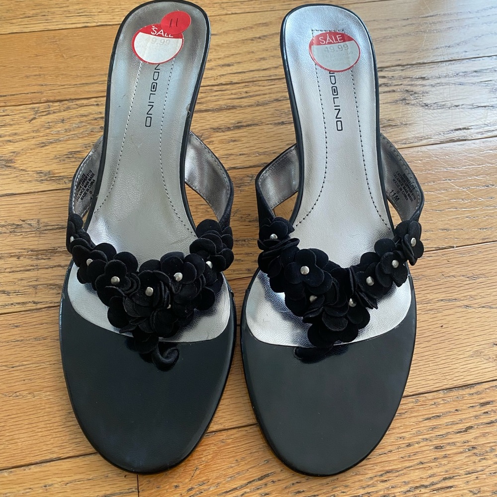 Bandolino size 11 flower heels